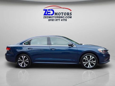 Used 2022 Volkswagen Passat 2.0T SE FWD image 4