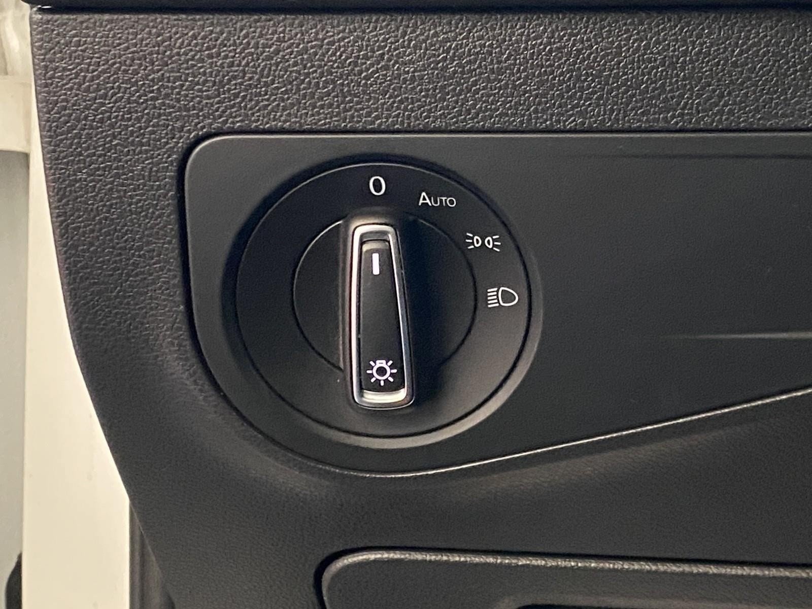 Used 2019 Volkswagen Tiguan SE w/ Panoramic Sunroof Package AWD/4WD image 29