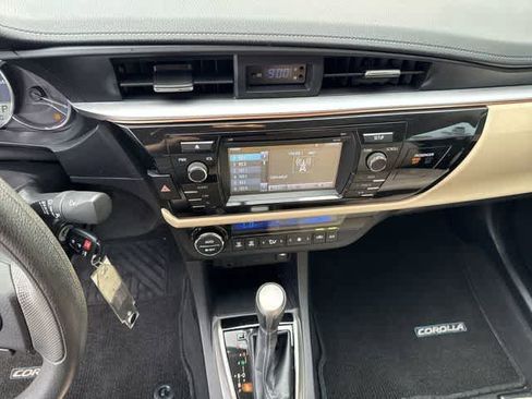 Used 2015 Toyota Corolla LE FWD image 23