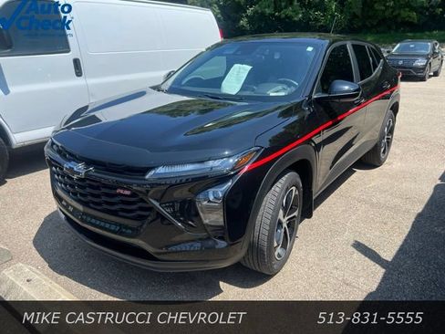 Used 2025 Chevrolet Trax RS w/ Driver Confidence Package FWD image 1
