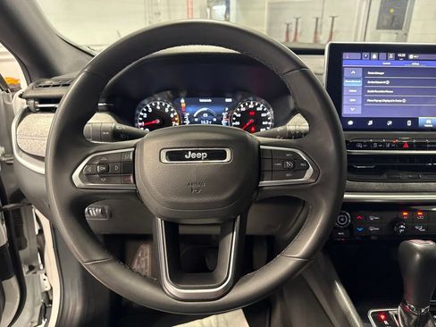 Used 2024 Jeep Compass Latitude AWD/4WD image 5
