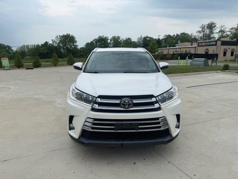 Used 2017 Toyota Highlander Limited AWD/4WD image 2