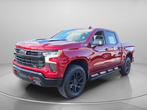 Used 2025 Chevrolet Silverado 1500 LT Trail Boss w/ Convenience Package II image 2