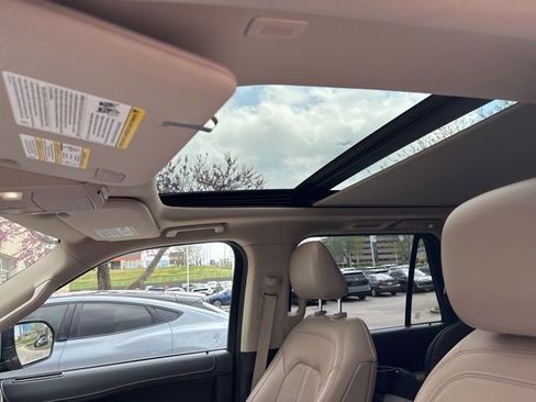 Used 2022 Ford Expedition Limited image 5