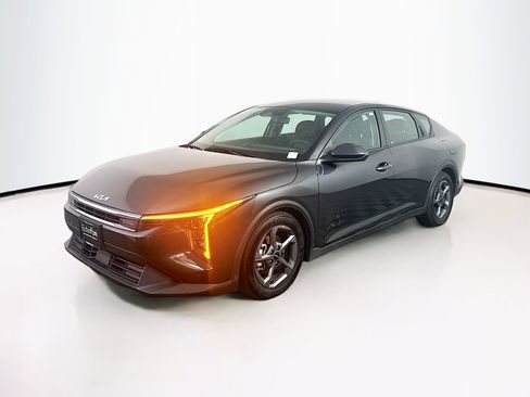 Used 2025 Kia K4 LXS image 3
