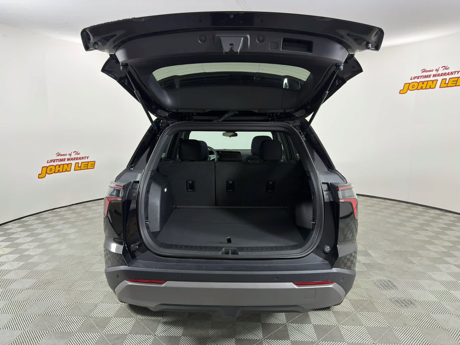 Used 2026 Chevrolet Equinox LT FWD image 5
