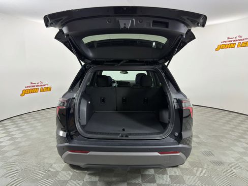 Used 2026 Chevrolet Equinox LT FWD image 5