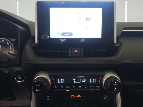 Used 2025 Toyota RAV4 XLE AWD/4WD image 17