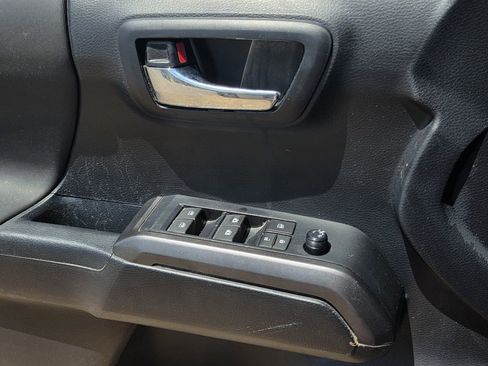 Used 2021 Toyota Tacoma TRD Off-Road w/ Technology Package AWD/4WD image 17
