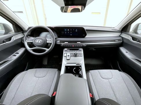 Certified 2025 Hyundai Palisade SE image 13