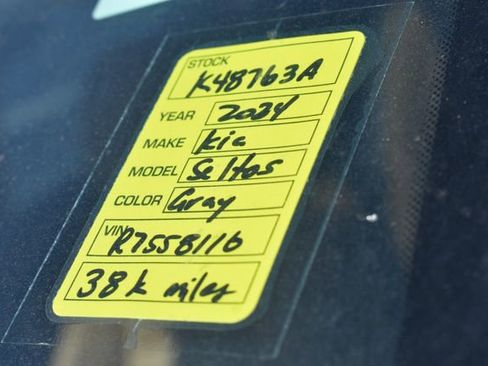 Used 2024 Kia Seltos EX AWD/4WD image 14