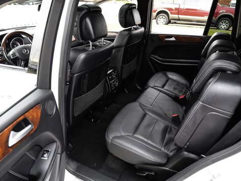 Used 2015 Mercedes-Benz GL 550 4MATIC image 37