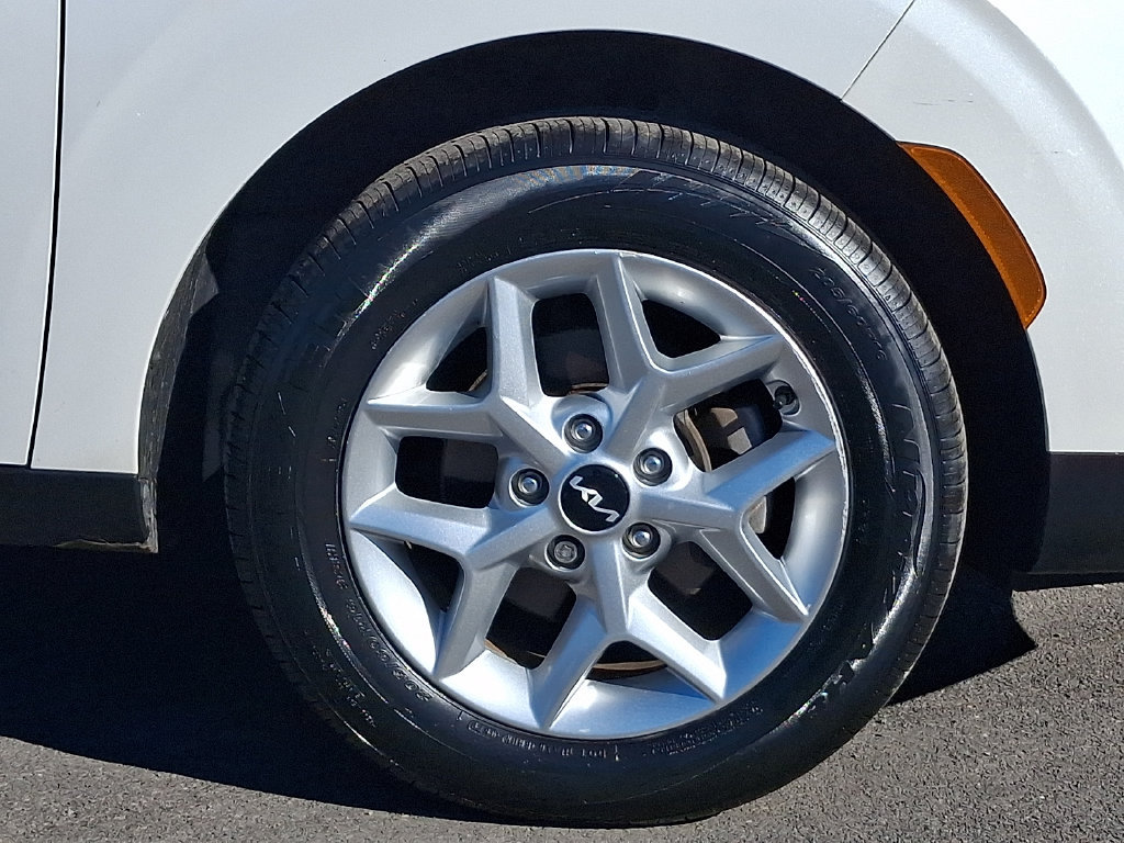 Used 2023 Kia Soul LX w/ LX Technology Package FWD image 12
