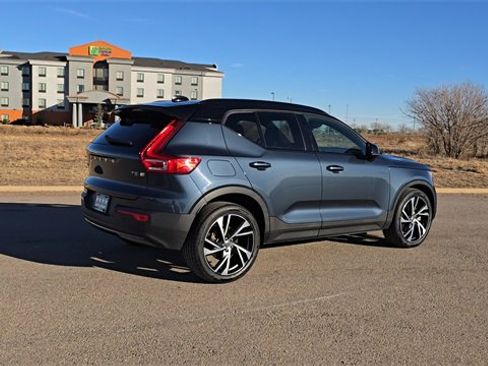 Used 2022 Volvo XC40 T5 R-Design w/ Climate Package image 6