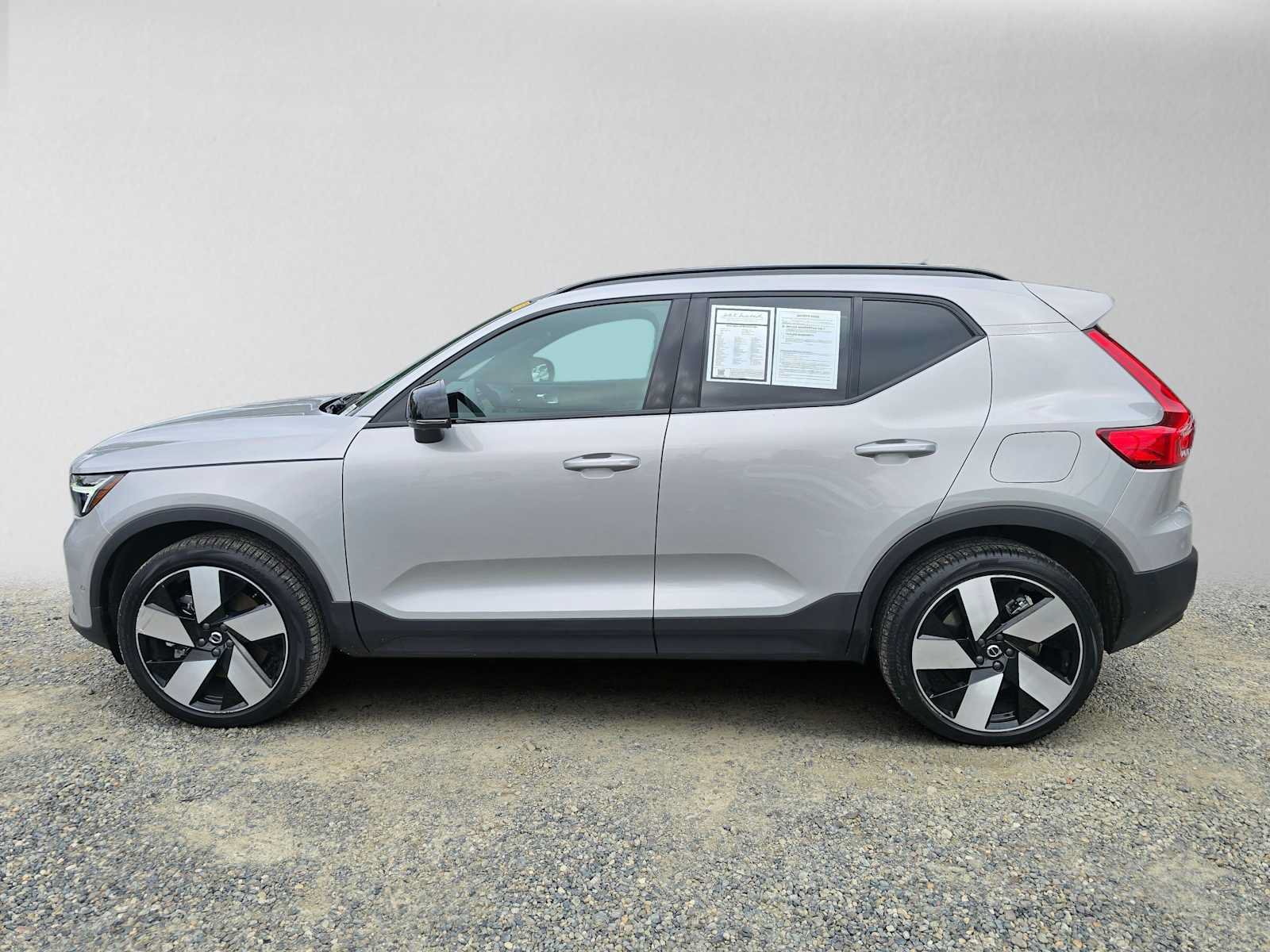 Used 2024 Volvo XC40 Recharge Plus w/ Protection Package Premier AWD/4WD image 6