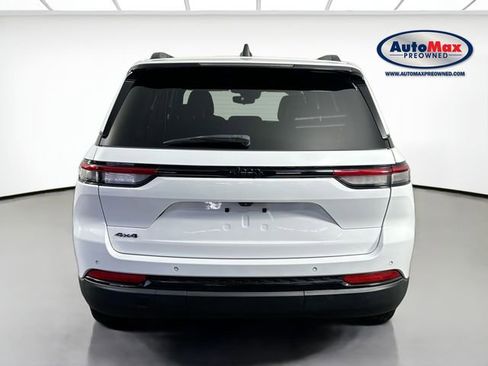 Used 2023 Jeep Grand Cherokee Altitude image 6