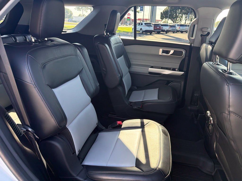 Used 2022 Ford Explorer XLT w/ Equipment Group 202A RWD image 10