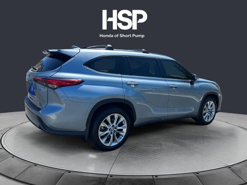 Used 2023 Toyota Highlander Limited FWD image 5