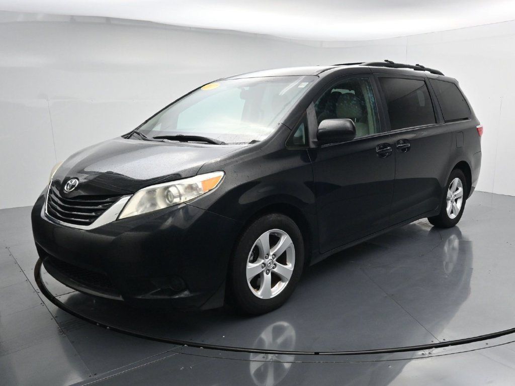 Used 2017 Toyota Sienna LE FWD image 4