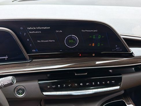 Used 2023 Cadillac Escalade ESV Premium Luxury w/ Performance Package image 32