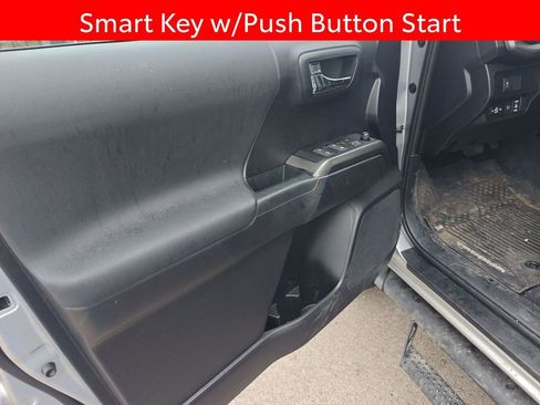 Used 2021 Toyota Tacoma TRD Off-Road image 7