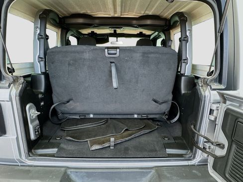 Used 2020 Jeep Wrangler Sport S image 16