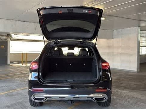 Used 2025 Mercedes-Benz GLC 300 4MATIC image 25