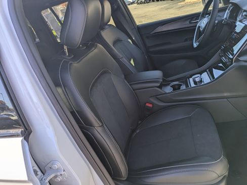 New 2025 Jeep Grand Cherokee 4WD image 28