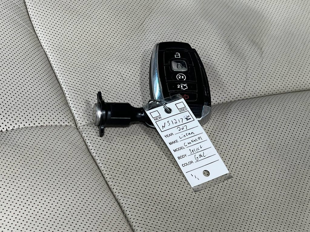 Used 2017 Lincoln Continental Select w/ Climate Package FWD image 39