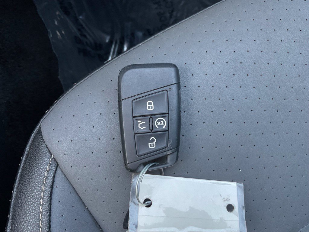 Used 2025 Volkswagen Jetta SE FWD image 26