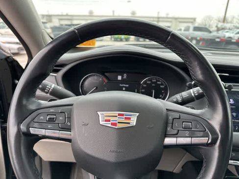 Used 2022 Cadillac XT4 Luxury image 11