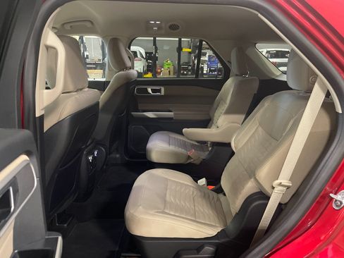 Used 2020 Ford Explorer XLT RWD image 14
