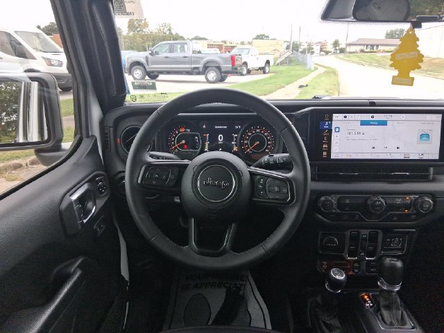 Used 2026 Jeep Wrangler Unlimited Rubicon AWD/4WD image 24