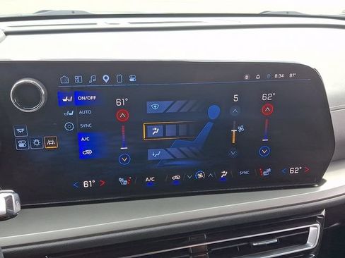 Used 2024 Chevrolet Traverse LT FWD image 17