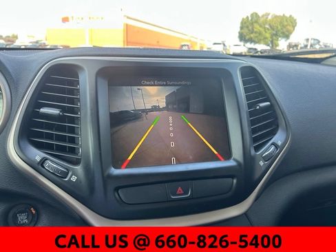 Used 2016 Jeep Cherokee Limited w/ Luxury Group AWD/4WD image 14