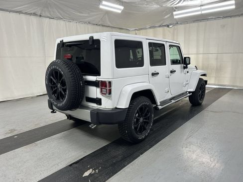 Used 2017 Jeep Wrangler Unlimited Sahara w/ Dual Top Group AWD/4WD image 2