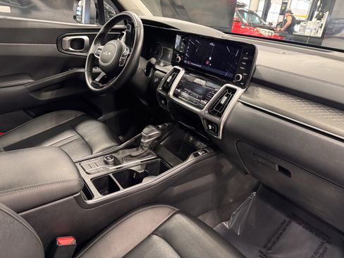 Certified 2022 Kia Sorento S w/ Panoramic Sunroof Package image 4