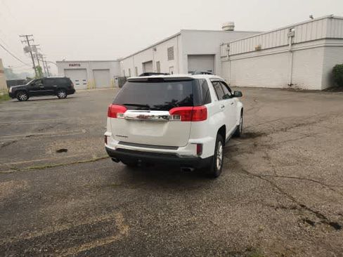 Used 2017 GMC Terrain SLE w/ Driver Alert Package I FWD image 16