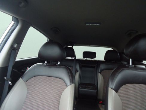 Used 2011 Hyundai Tucson GLS image 25