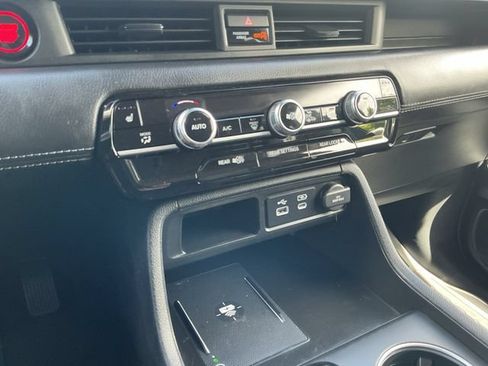 Used 2024 Honda Pilot Touring image 23