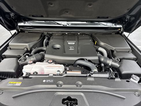Used 2026 Lexus GX 550 w/ Accessory Package (2T) AWD/4WD image 39