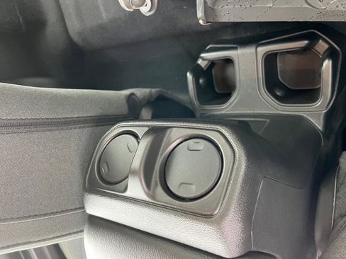 Used 2024 Jeep Wrangler Willys image 32