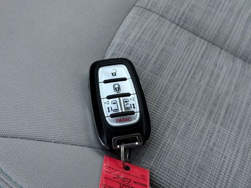 Used 2018 Chrysler Pacifica Touring Plus FWD image 45