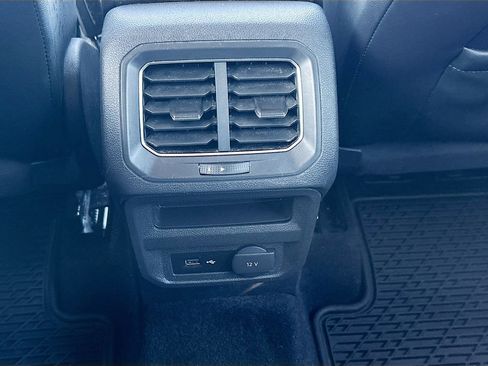 Used 2018 Volkswagen Tiguan SE w/ Front Fog Lights Package image 25