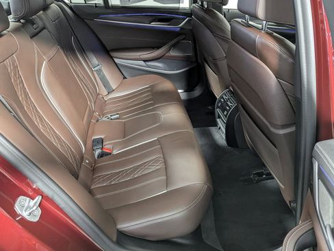 Used 2021 BMW M550i xDrive w/ Dynamic Handling Package image 40