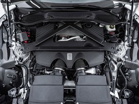 Used 2024 Aston Martin DB12 Coupe image 34
