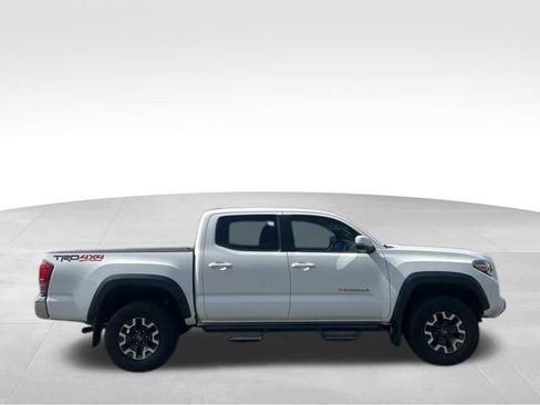 Used 2017 Toyota Tacoma TRD Off-Road w/ Tow Package (A/T) image 6