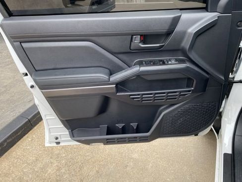 Used 2025 Toyota 4Runner SR5 AWD/4WD image 14