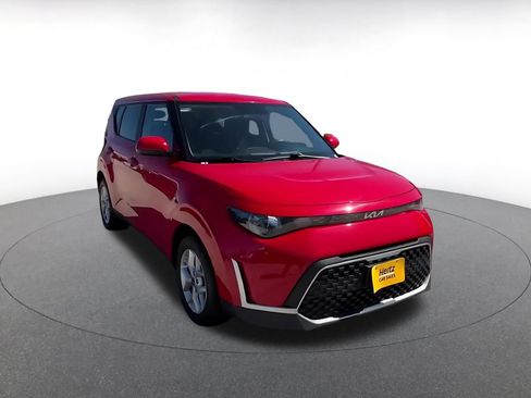 Used 2024 Kia Soul LX w/ Option Group 015 FWD image 3