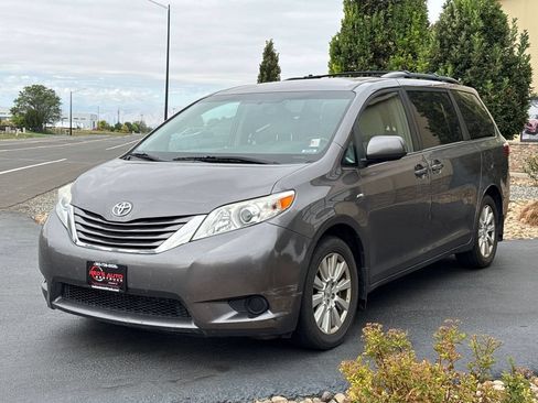 Used 2017 Toyota Sienna LE AWD/4WD image 20